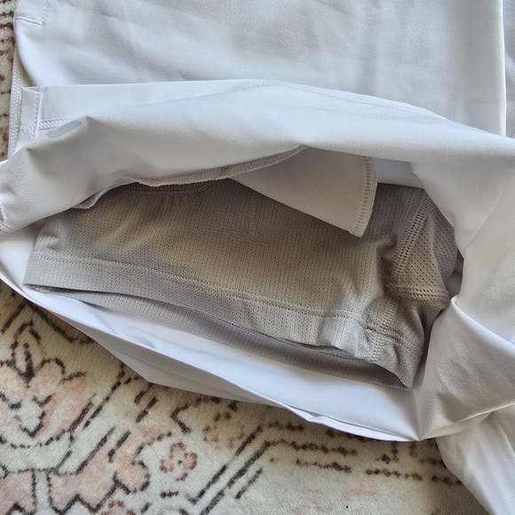 Fabletics Shorts - Picture 2 of 4